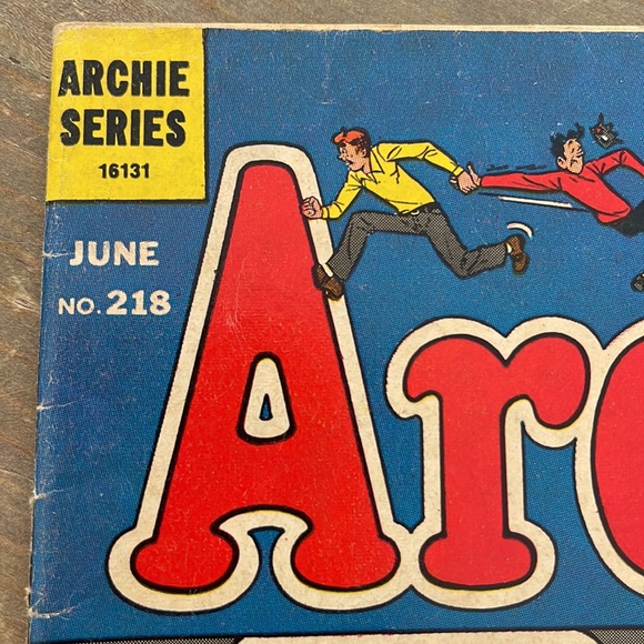 Archie 1972 Comic Book Series #218 - Picture 7 of 9